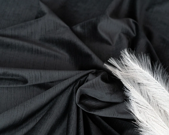 Tkanina zasłonowa VELVET EDEN prążkowana / wysokość 280cm / kolor 18 czarny