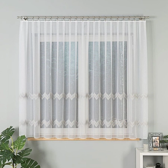 Firanka haftowana z wzorem pasowym 112750 / kolor biały z szarym i srebrnym / wysokość 160cm
