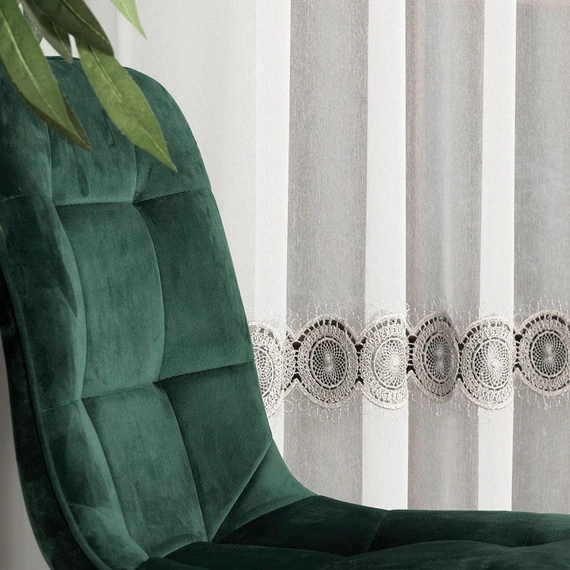 Firanka z aplikacją z wzorem pasowym 112769 / kolor biały z szarym / wysokość 280cm