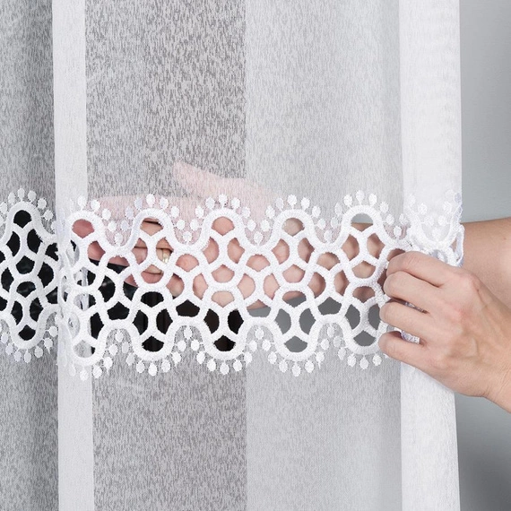 Firanka z aplikacją z wzorem pasowym 008897/ kolor biały / wysokość 280cm