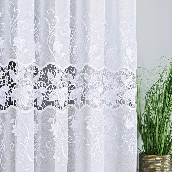 Firanka haftowana z aplikacją na metry 122795 / kolor biały / wysokość 180cm