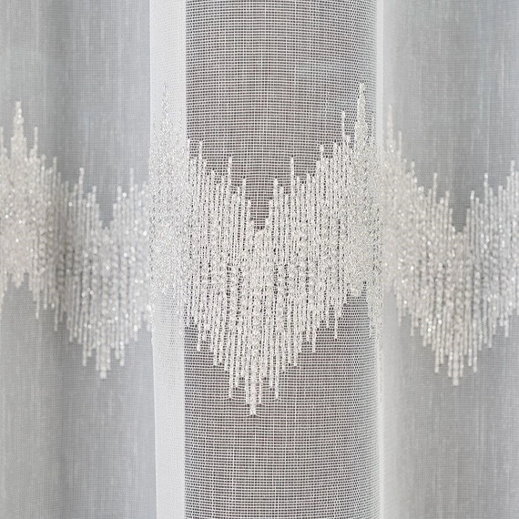 Firanka haftowana z wzorem pasowym 112750 / kolor biały z szarym i srebrnym / wysokość 160cm