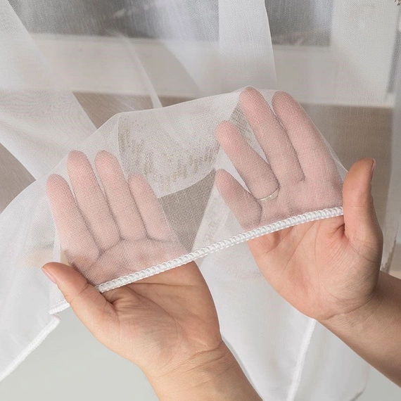 Firanka haftowana z wzorem pasowym 112750 / kolor biały ze złotym / wysokość 160cm