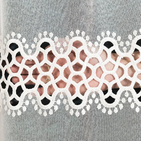 Firanka haftowana z aplikacją na metry 008897 / kolor kremowy / wysokość 175cm