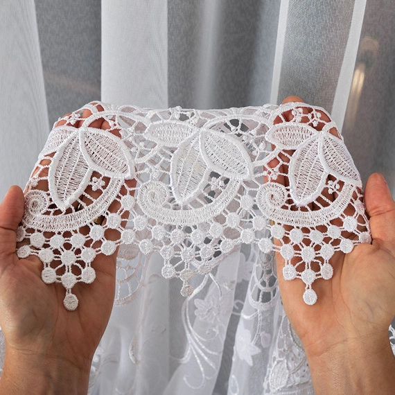 Firanka haftowana z aplikacją na metry 122795 / kolor biały / wysokość 180cm