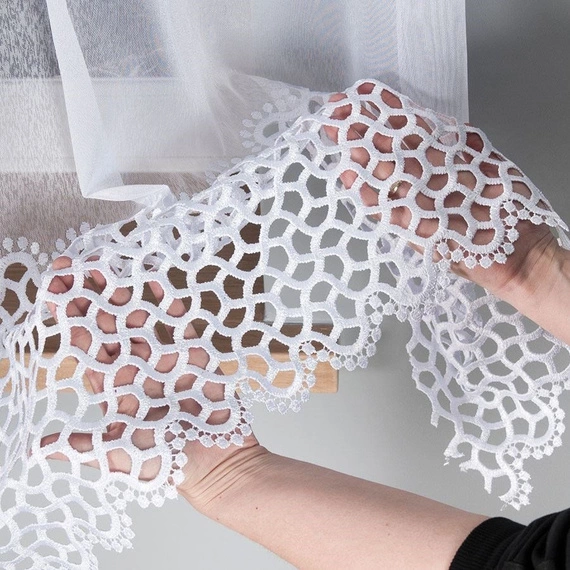 Firanka z aplikacją z wzorem pasowym 008897 / kolor biały / wysokość 175cm