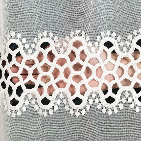 Firanka z aplikacją z wzorem pasowym 008897 / kolor kremowy / wysokość 280cm