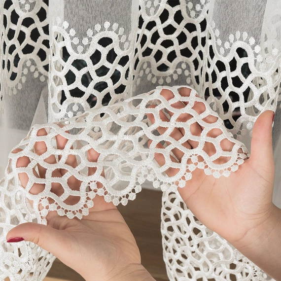 Firanka haftowana z aplikacją na metry 008897 / kolor kremowy / wysokość 175cm