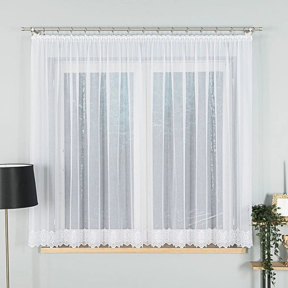 Firanka haftowana z wzorem na samym dole 007888 / kolor biały / kupon 100x153cm