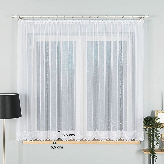 Firanka haftowana z wzorem na samym dole 007888 / kolor biały / kupon 100x153cm