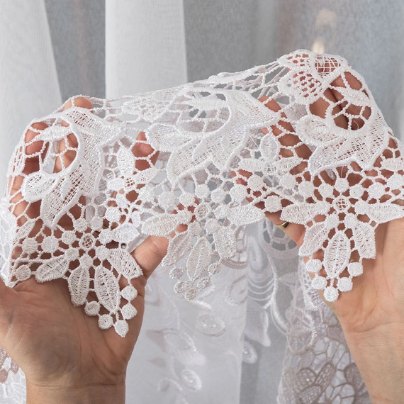 Firanka haftowana z aplikacją na metry 122625 / kolor biały / wysokość 250cm