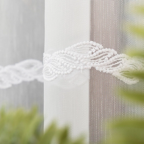 Firanka haftowana na metry 127080 / kolor biały / kupon 225x280cm