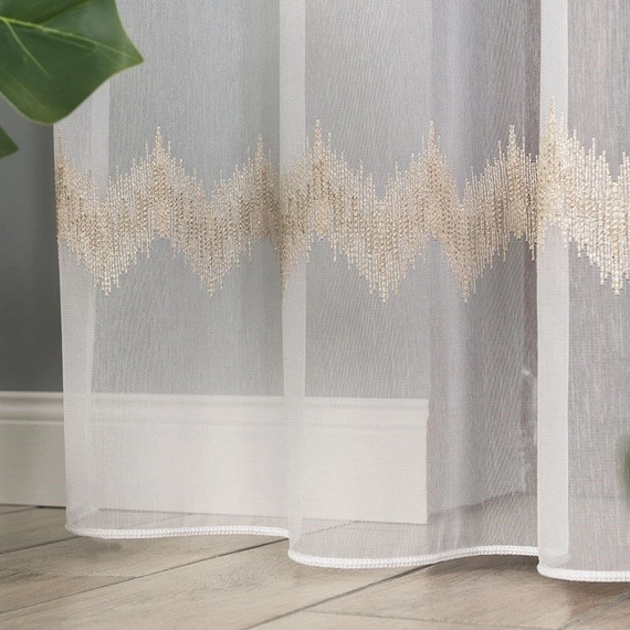 Firanka haftowana z wzorem pasowym 112750 / kolor biały ze złotym / wysokość 280cm