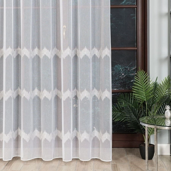 Firanka haftowana z wzorem pasowym 112750 / kolor biały z szarym i srebrnym / kupon 160x280cm