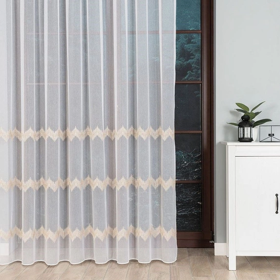 Firanka haftowana z wzorem pasowym 112750 / kolor biały ze złotym / wysokość 280cm