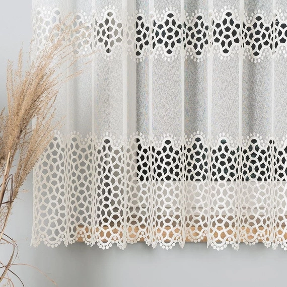 Firanka z aplikacją z wzorem pasowym 008897 / kolor kremowy / wysokość 160cm