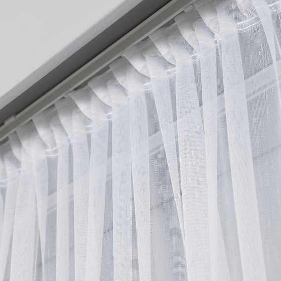 Firanka haftowana z wzorem pasowym 112750 / kolor biały z błyskiem / wysokość 280cm