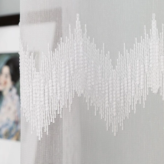 Firanka haftowana z wzorem pasowym 112750 / kolor biały z błyskiem / wysokość 280cm