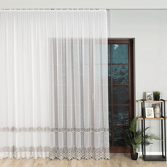 Firanka z aplikacją z wzorem pasowym 112769 / kolor biały z szarym / wysokość 280cm
