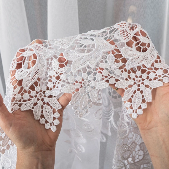 Firanka haftowana z aplikacją na metry 122625 / kolor biały / wysokość 180cm